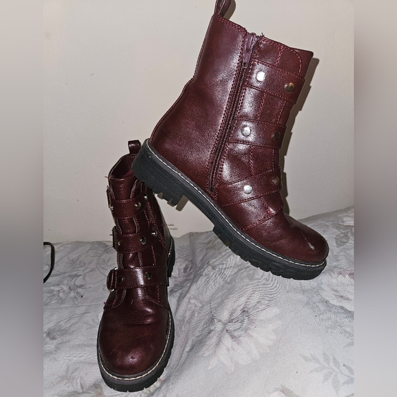 Wine colored boots - Picture 8 of 9